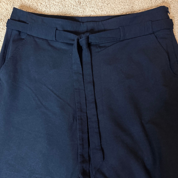 CAbi Easy Crop #5177 Navy Belted Crop Pants Size 10 EUC - Picture 6 of 11
